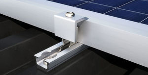 sistema di fissaggio per impianti fotovoltaici su tetto