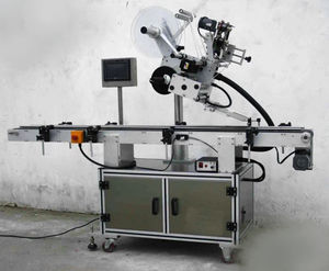 etichettatrice controllata da PLC