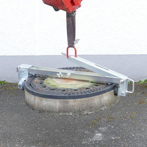 pinza per pozzetto