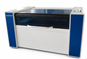 macchina di taglio e incisione laser CO2 1