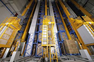trasloelevatore per magazzino