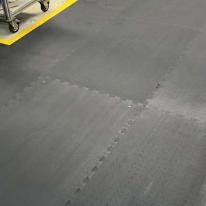 rivestimento di pavimenti in gomma