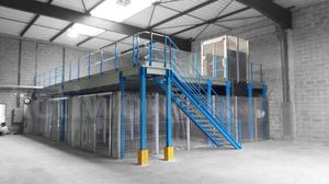 soppalco industriale con scala