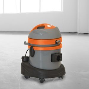 aspiratore lavamoquette uomo a terra