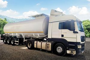 camion-cisterna del carburante 1
