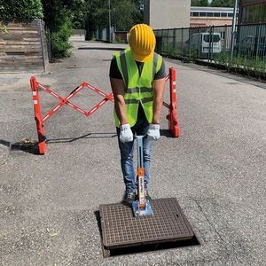 solleva tombino magnetico