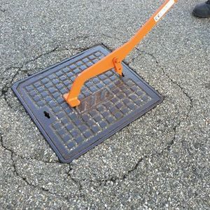 solleva tombino manuale