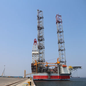 piattaforma petrolifera auto-elevatrice