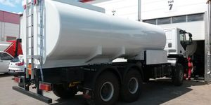 camion-cisterna del carburante