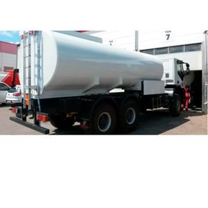 camion-cisterna del carburante