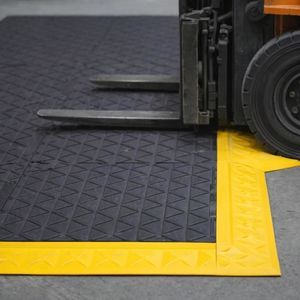 mattonella di pavimentazione in polivinilcloruro (PVC)