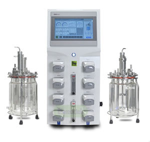 bioreattore / fermentatore con agitazione meccanica (STR)