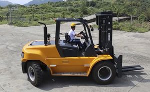 carrello elevatore con motore diesel