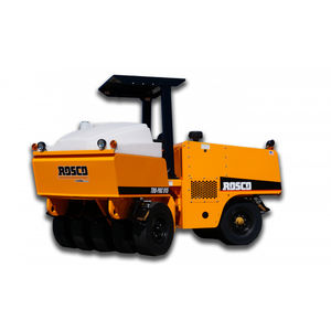 rullo compattatore gommato