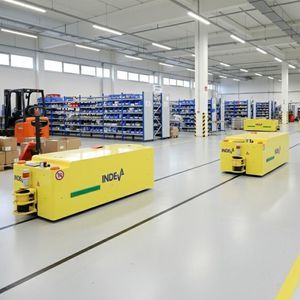 veicolo a guida automatica per movimentazione