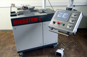 microtomo da laboratorio