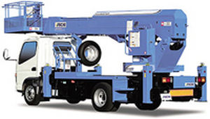 piattaforma articolata montata su camion