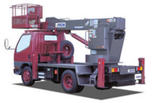piattaforma articolata montata su camion