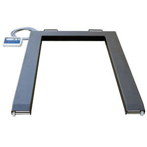 pesapallet con monitor separato