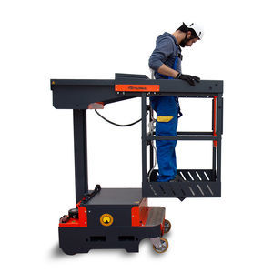 piattaforma a sfilo verticale semovente
