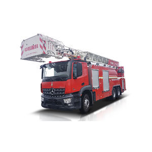 piattaforma antincendio montata su camion 1
