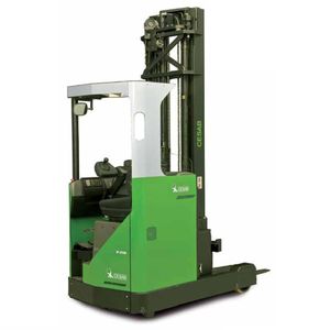 carrello elevatore retrattile compatto