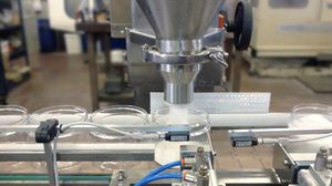 riempitrice tappatrice etichettatrice automatica 1