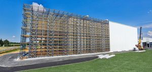 edificio con scaffalature autoportanti