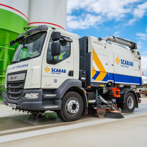 spazzatrice meccanica su autotelaio