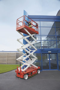 piattaforma elevatrice a forbice mobile