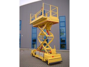 piattaforma elevatrice a forbice mobile