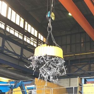 elettromagnete di sollevamento per movimentazione di rottami