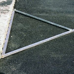 squadra di fissaggio per allineamento di blocchi di lastricato 1