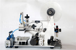 macchina di etichettatura semiautomatica