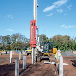 perforatrice per pali di fondazione / cingolata / rotativa / per cantiere di costruzione