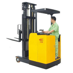 carrello elevatore retrattile elettrico