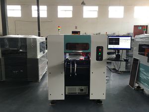 macchina pick and place SMT