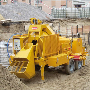 pompa per calcestruzzo montata su rimorchio