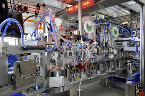 macchina di assemblaggio automatica 1