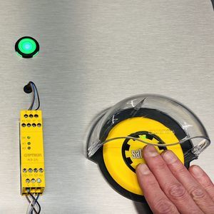 comando bimanuale capacitivo