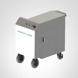 macchina per pulizia laser