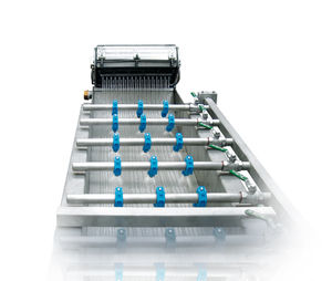 granulatore per spaghetti immerso in acqua