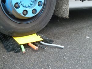 protezione per cavi per il passaggio di veicoli 1
