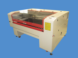 macchina per incisione laser