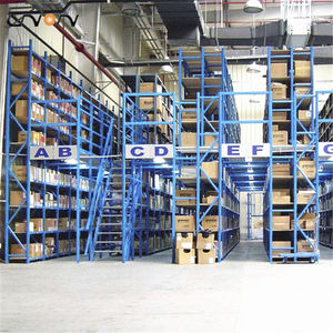 soppalco industriale con scaffalature