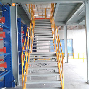soppalco industriale con scaffalature