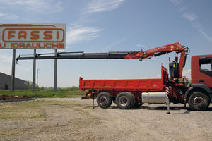 gru montata su camion