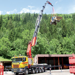 gru montata su camion