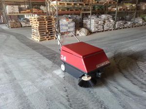 spazzatrice uomo a terra / elettrica a batteria / compatta