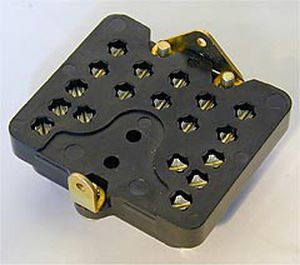zoccolo per relè per circuito stampato